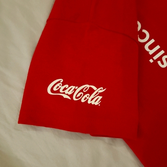 Coca-Cola 125 Year Aniversary Red T-shirt Back Front & Sleeve Logo Mens Size M - Picture 5 of 6
